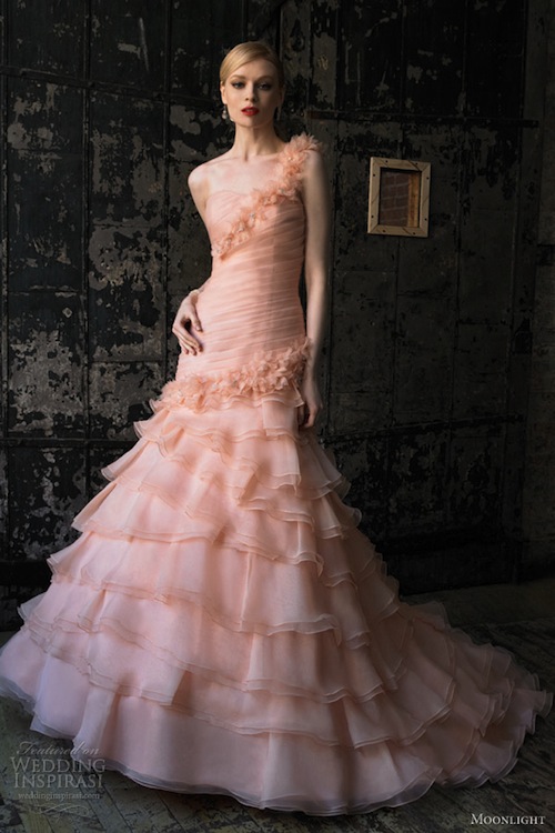 Diện váy cưới hồng ngọt ngào như Anne Hathaway và Jessica Biel 26