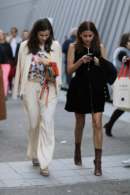 Street style đa sắc màu bên lề Paris Fashion Week