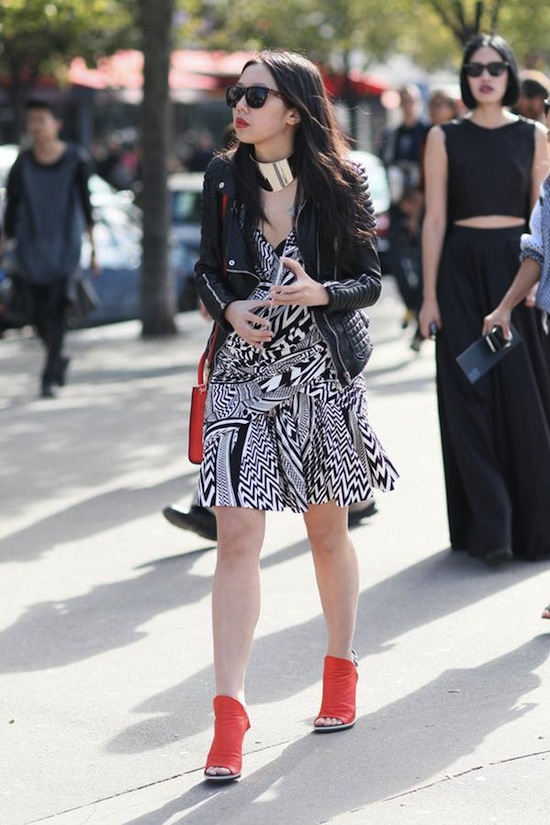 Street style đa sắc màu bên lề Paris Fashion Week