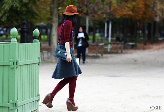 Street style đa sắc màu bên lề Paris Fashion Week