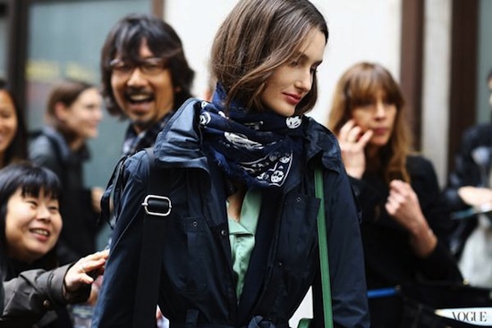 Street style đa sắc màu bên lề Paris Fashion Week