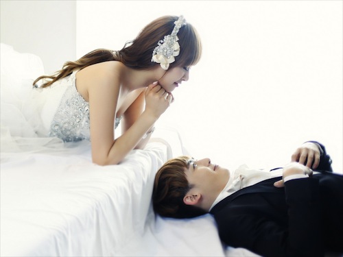 Sao H&agrave;n đẹp lộng lẫy c&ugrave;ng v&aacute;y cưới