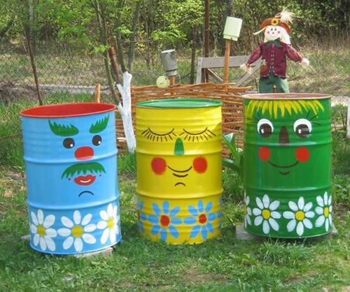 Làm mới khu vườn nhà bạn với những chiếc thùng cũ