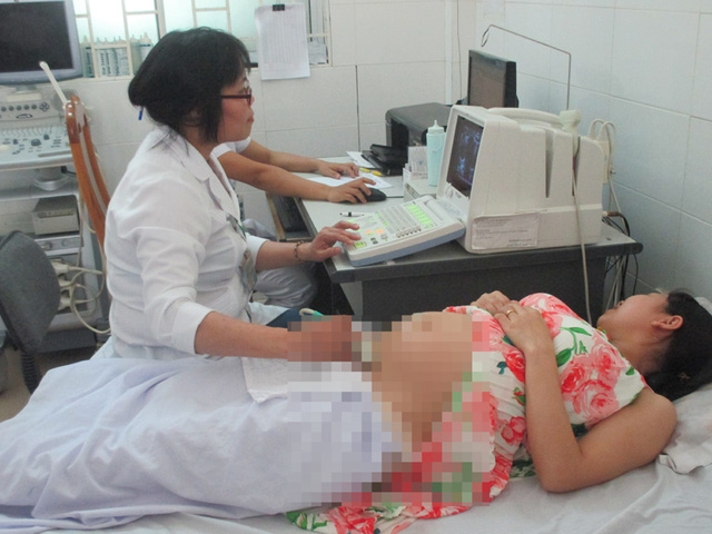 C&aacute;c chuy&ecirc;n gia khuyến c&aacute;o, n&ecirc;n để đứa con ra đời theo quy luật tự nhi&ecirc;n, tr&aacute;nh gặp c&aacute;c tai biến sơ sinh. Ảnh minh họa: N.Mai