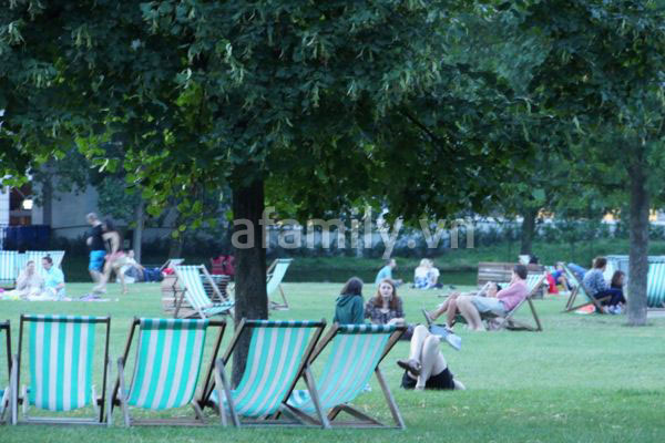 Tour đi bộ kh&aacute;m ph&aacute; Thủ đ&ocirc; Lu&acirc;n Đ&ocirc;n