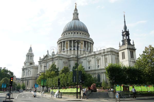 Tour đi bộ kh&aacute;m ph&aacute; Thủ đ&ocirc; Lu&acirc;n Đ&ocirc;n