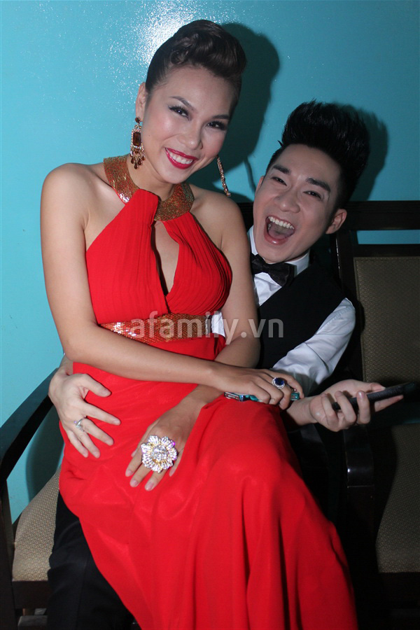 ba-bau-pham-quynh-anh-cung-me-di-xem-ca-nhac