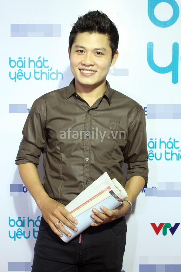 Mai Phương Th&uacute;y khoe vai trần gợi cảm