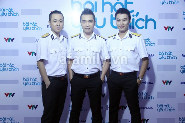 Hồng Nhung th&acirc;n mật b&ecirc;n 
