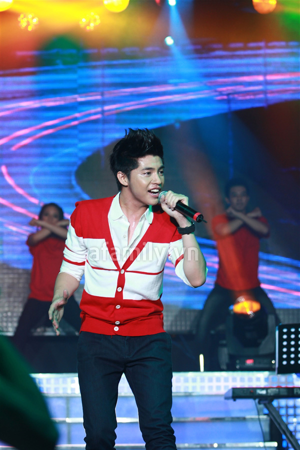 Noo Phước Thịnh cởi 