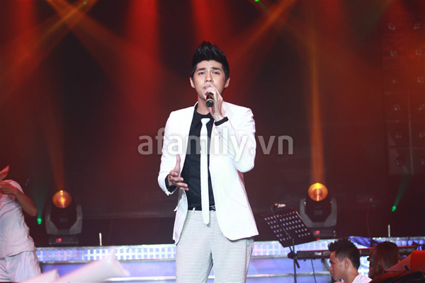 Noo Phước Thịnh cởi 