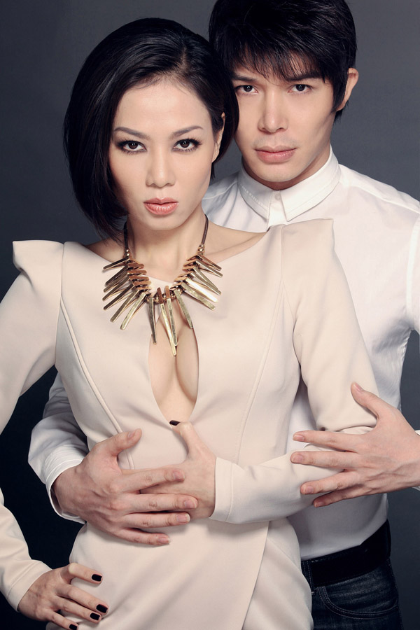 Thu Minh khoe ngực đầy b&ecirc;n Nathan Lee