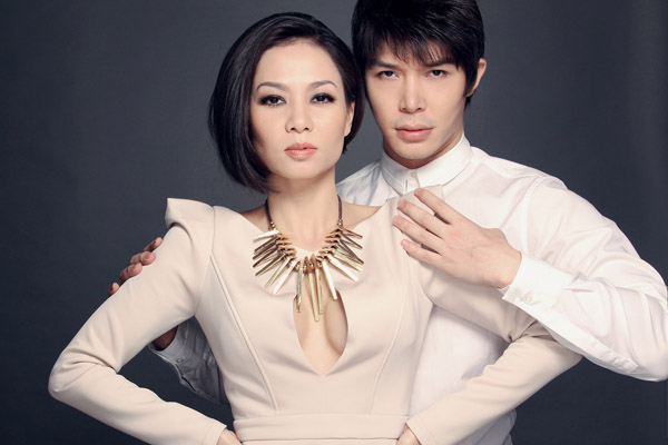 Thu Minh khoe ngực đầy b&ecirc;n Nathan Lee