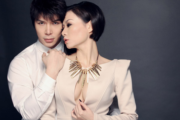 Thu Minh khoe ngực đầy b&ecirc;n Nathan Lee
