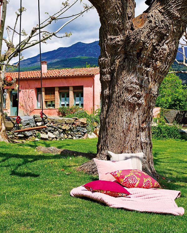 Ngôi nhà nhỏ ấm cúng bên sườn núi Ngôi nhà nhỏ ấm cúng bên sườn núi