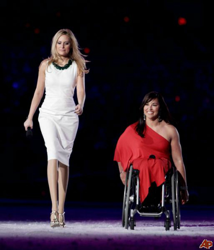 Aimee Mullins: Si&ecirc;u mẫu &ldquo;khuyết&rdquo; ch&acirc;n phi thường 