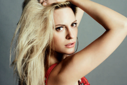 Aimee Mullins: Si&ecirc;u mẫu &ldquo;khuyết&rdquo; ch&acirc;n phi thường 
