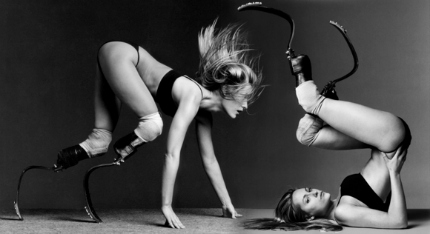 Aimee Mullins: Si&ecirc;u mẫu &ldquo;khuyết&rdquo; ch&acirc;n phi thường 