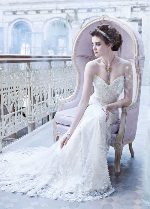 V&aacute;y cưới Thu 2012: vẻ l&atilde;ng mạn, cổ điển l&ecirc;n ng&ocirc;i 
