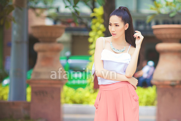Nàng công sở thanh lịch cùng quần ống rộng Nàng công sở thanh lịch cùng quần ống rộng