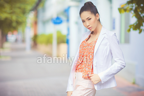 Nàng công sở thanh lịch cùng quần ống rộng Nàng công sở thanh lịch cùng quần ống rộng
