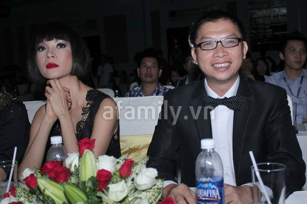 Huyền Trang, Hoàng Thuỳ xuất hiện tại họp báo VNTM 2012