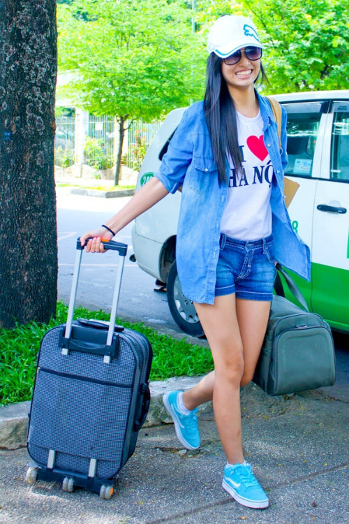 Thí sinh bật khóc khi bước vào ngôi nhà chung Thí sinh bật khóc khi bước vào ngôi nhà chung