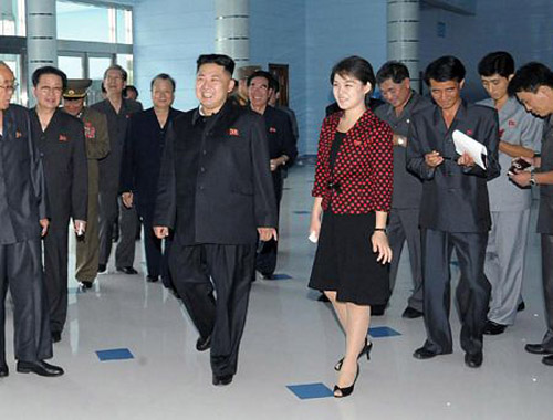 Vợ Kim Jong-un l&agrave; biểu tượng thời trang Triều Ti&ecirc;n 