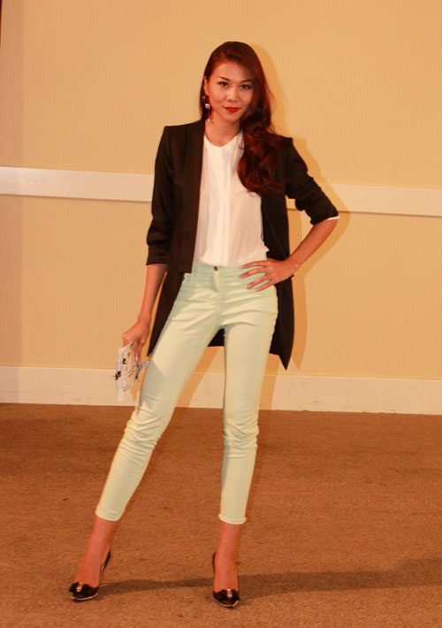 Mặc blazer theo xu hướng c&ugrave;ng sao Việt