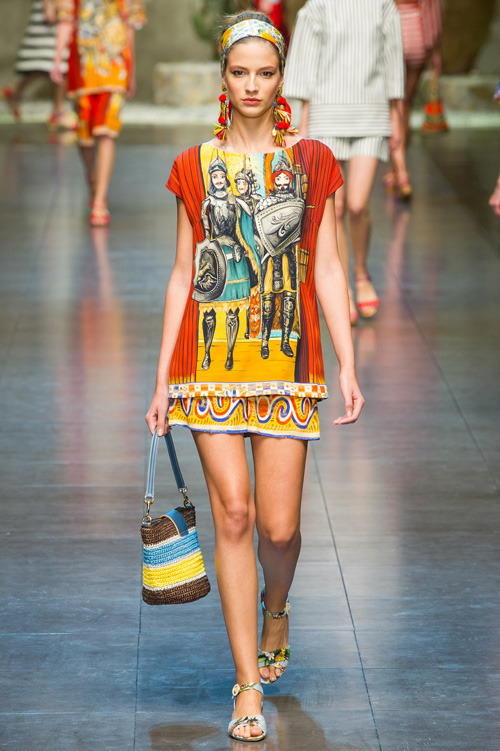 Mẫu bầu 6 tháng catwalk tại Milan Fashion Week