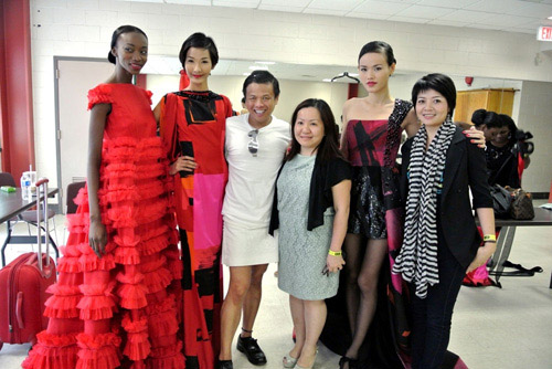 VNTM tiếp tục đưa th&iacute; sinh l&ecirc;n s&agrave;n diễn quốc tế 