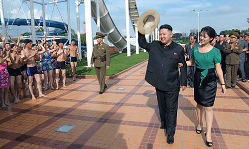 Vợ Kim Jong-un l&agrave; biểu tượng thời trang Triều Ti&ecirc;n 