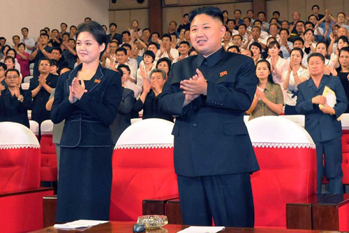 Vợ Kim Jong-un l&agrave; biểu tượng thời trang Triều Ti&ecirc;n 