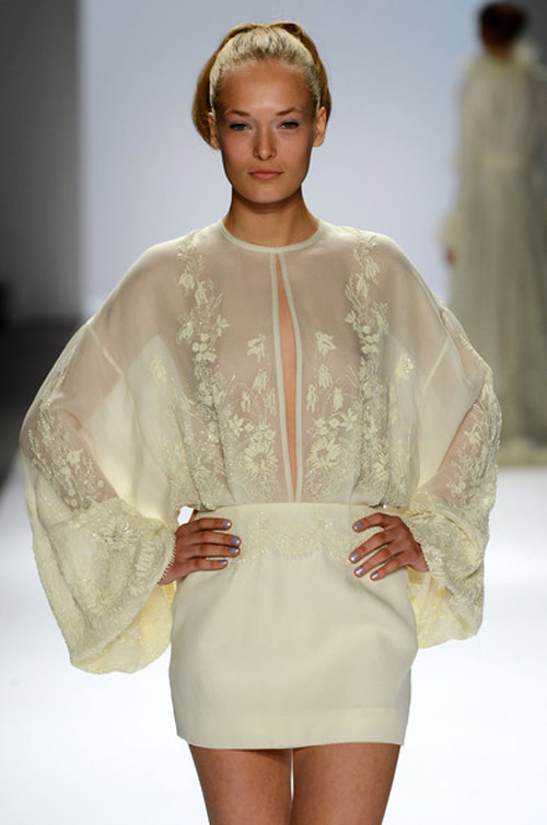 VNTM tiếp tục đưa th&iacute; sinh l&ecirc;n s&agrave;n diễn quốc tế 