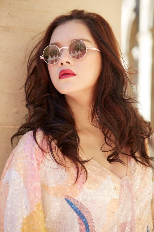 Lý Nhã Kỳ khoe sắc tại triển lãm thời trang Paris Lý Nhã Kỳ khoe sắc tại triển lãm thời trang Paris