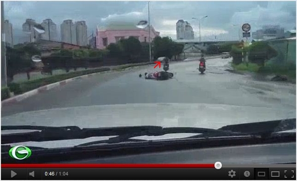 Dân mạng “nóng” vì clip cướp giật giữa ban ngày ở Sài Gòn