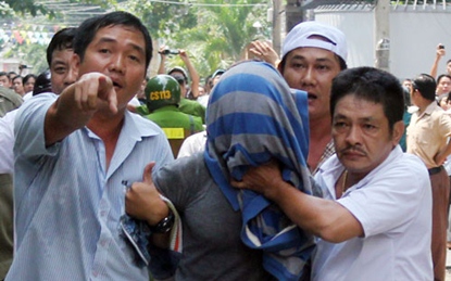 To&agrave;n cảnh vụ x&ocirc;ng v&agrave;o trường mầm non, bắt trẻ l&agrave;m con tin