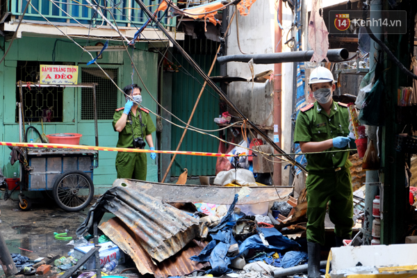 Công an quận 1 đang khám nghiệm hiện trường điều tra nguyên nhân vụ cháy