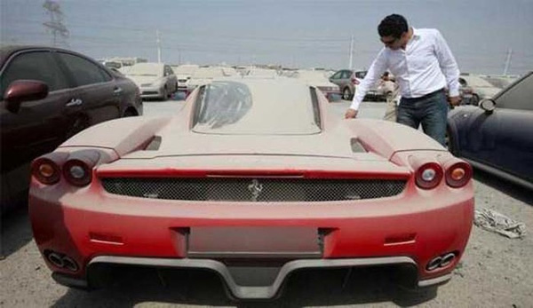 Tại thành phố Dubai xa hoa, siêu xe đắt tiền đến mấy cũng bị mồ côi chủ - Ảnh 3.
