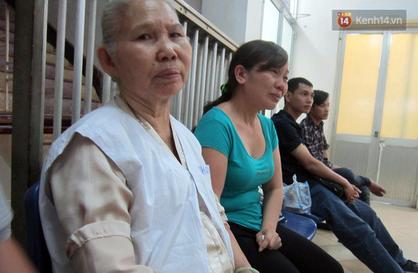 Mẹ của nữ sinh bị tạt axit ở Sài Gòn: Các con vào thăm Hương xin đừng khóc - Ảnh 2.