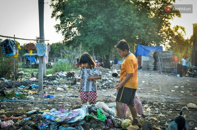 Con hết đi ăn cắp rồi, giờ con phụ dì bán nước mía cô ơi! - Ảnh 12.