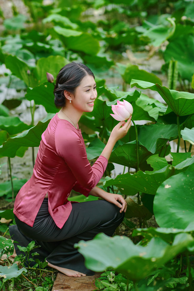 nu sinh ngoai thuong e ap ben sen dau mua hinh anh 5