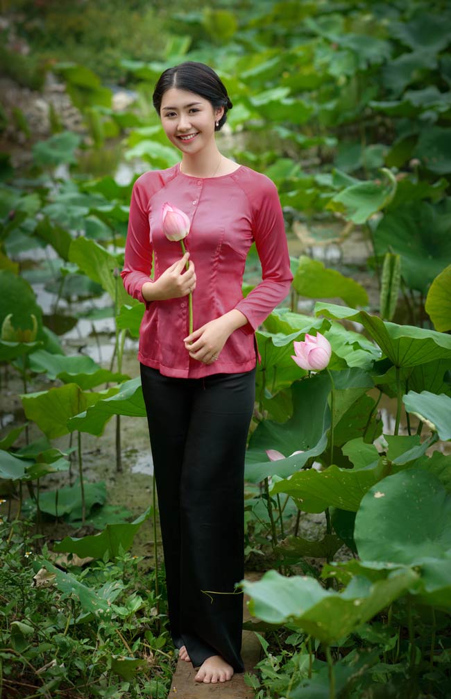 nu sinh ngoai thuong e ap ben sen dau mua hinh anh 8