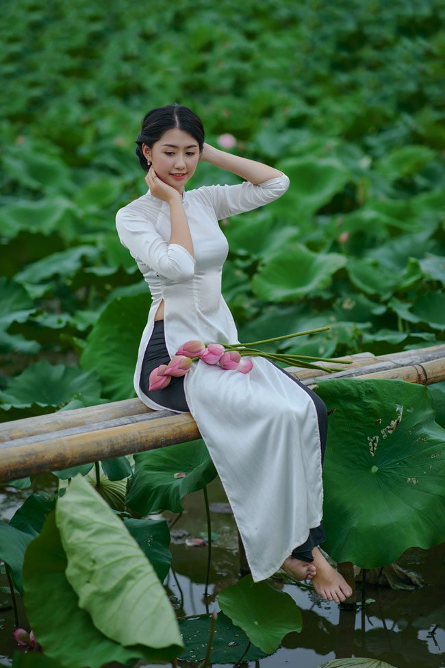nu sinh ngoai thuong e ap ben sen dau mua hinh anh 14