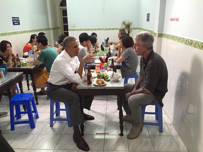 Từ bánh mì Hội An đến bún chả Hà Nội, người đàn ông ngồi cùng bàn Obama đã phải lòng Việt Nam theo cách đó... - Ảnh 8.