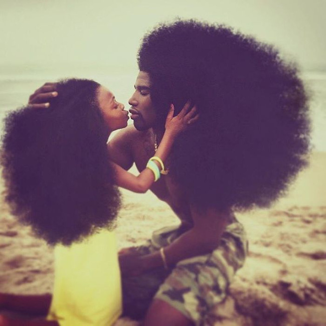 Cha và con gái nổi tiếng toàn thế giới bởi hai mái tóc bông xù - Ảnh 3.