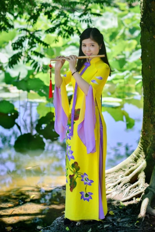 Ngất ngây với thiếu nữ gợi cảm giữa cánh đồng sen - Ảnh 8. Ngất ngây với thiếu nữ gợi cảm giữa cánh đồng sen - Ảnh 8.