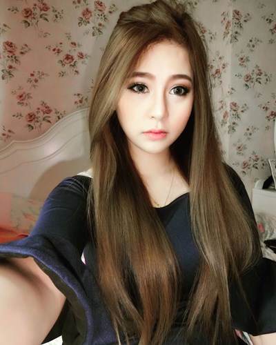 Bất ngờ với gương mặt thật của cô gái vừa che mặt vừa khóc - Ảnh 3.