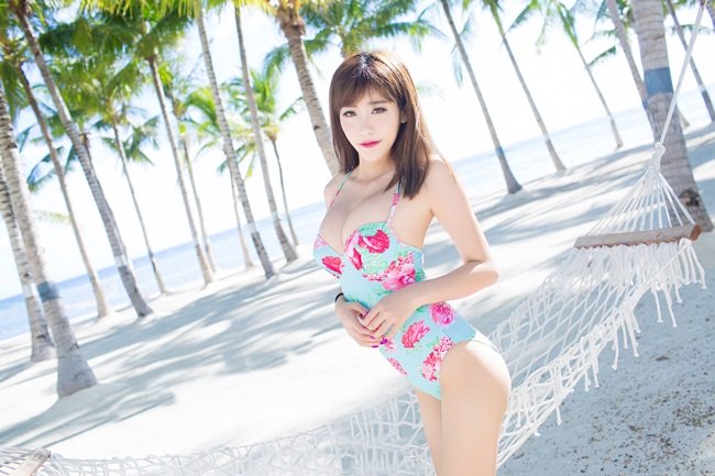 Con gái đại gia diện bikini khoe dáng khiến dân mạng xôn xao - Ảnh 10.