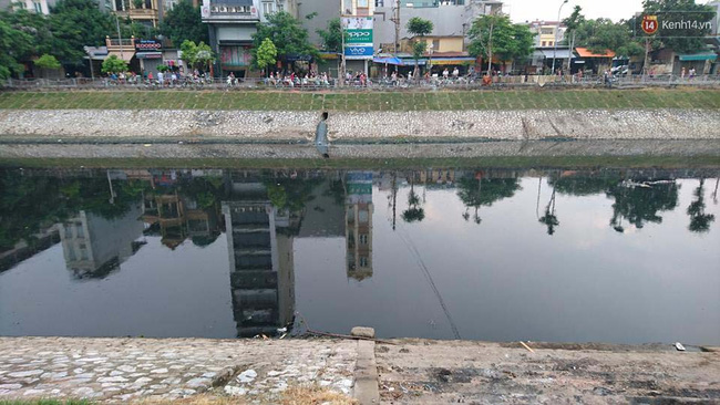 Hà Nội: Phát hiện thi thể người phụ nữ chết dưới sông Tô Lịch - Ảnh 2.